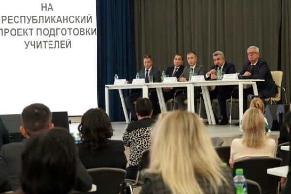 В Казанском федеральном университете состоялась конференция «Развитие кадрового потенциала образовательных организаций». Мероприятие объединило на площадке вуза экспертов, работников науки и образования, методистов Республики Татарстан, всего более 100 специалистов